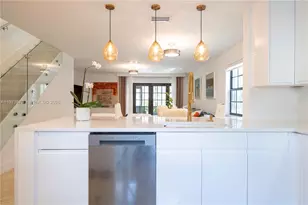 576 Westree Ln, Plantation, FL 33324 - Photo 4