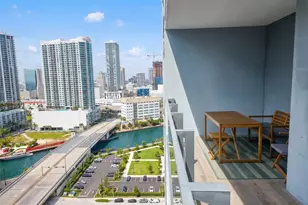 68 SE 6th St, Miami, FL 33131 - Photo 16
