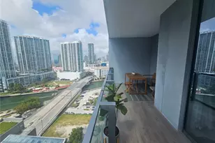 68 SE 6th St, Miami, FL 33131 - Photo 20