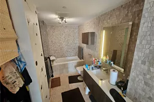 68 SE 6th St, Miami, FL 33131 - Photo 10