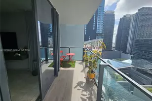 68 SE 6th St, Miami, FL 33131 - Photo 32