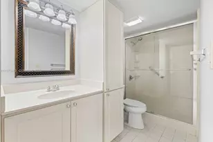 8005 Lake Dr, Doral, FL 33166 - Photo 14