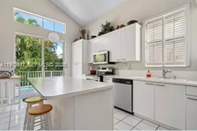 15857 NW 4th Ct, Pembroke Pines, FL 33028 - Photo 8