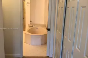 10710 NW 66th St, Doral, FL 33178 - Photo 12