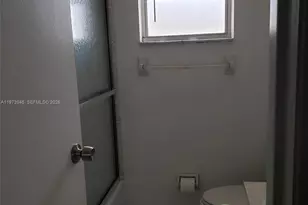 410 SE 2nd St, Hallandale Beach, FL 33009 - Photo 8