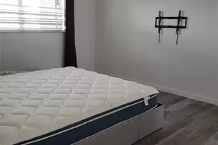 410 SE 2nd St, Hallandale Beach, FL 33009 - Photo 6