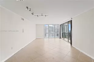 3675 N Country Club Dr, Aventura, FL 33180 - Photo 8