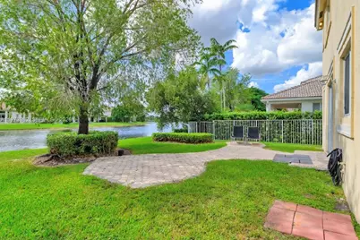 1386 Canary Island Dr, Weston, FL 33327 - Photo 30