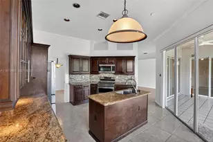 2385 SE 7th Pl, Homestead, FL 33033 - Photo 12