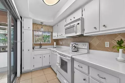 180 NE 12th Ave #15B, Hallandale Beach, FL 33009 - Photo 10