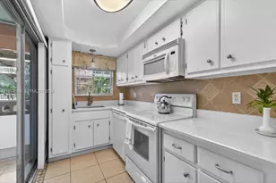 180 NE 12th Ave, Hallandale Beach, FL 33009 - Photo 10