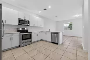 2619 SE 11th St, Homestead, FL 33035 - Photo 8