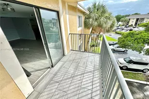 251 W Palm Cir W, Pembroke Pines, FL 33025 - Photo 16
