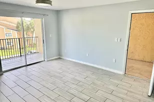 251 W Palm Cir W, Pembroke Pines, FL 33025 - Photo 6