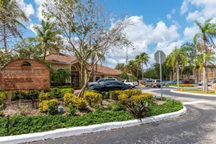 251 W Palm Cir W, Pembroke Pines, FL 33025 - Photo 2