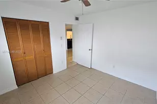 426 NE 210th Cir Terrace, Miami, FL 33179 - Photo 4