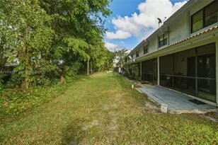 9853 Riverside Dr, Coral Springs, FL 33071 - Photo 32