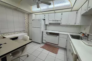 1100 Colony Point Cir, Pembroke Pines, FL 33026 - Photo 4