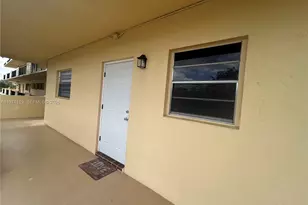 301 Cambridge Rd, Hollywood, FL 33024 - Photo 2