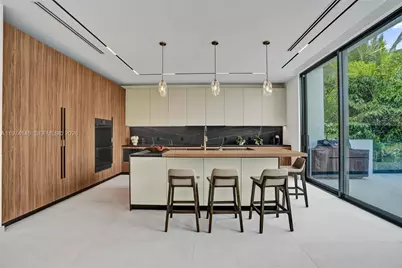 1379 NE 104th St, Miami Shores, FL 33138 - Photo 8