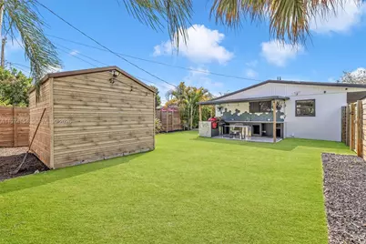 1151 NE 42nd Ct, Pompano Beach, FL 33064 - Photo 32