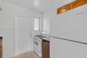 8031 Hawthorne Ave, Miami Beach, FL 33141 - Photo 10