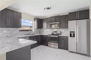 10700 SW 70th St, Miami, FL 33173 - Photo 8