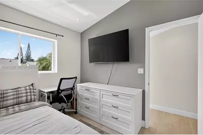 221 NE 212th St, Miami, FL 33179 - Photo 18