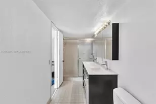 825 NE 26th Ave, Hallandale Beach, FL 33009 - Photo 26