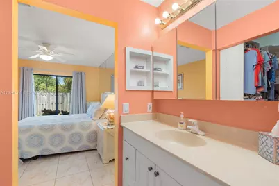 1064 E Lakes Dr, Deerfield Beach, FL 33064 - Photo 18