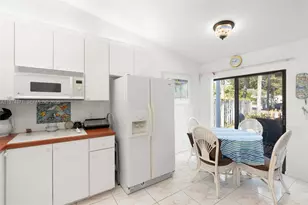 1064 E Lakes Dr, Deerfield Beach, FL 33064 - Photo 8