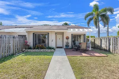 1064 E Lakes Dr, Deerfield Beach, FL 33064 - Photo 1