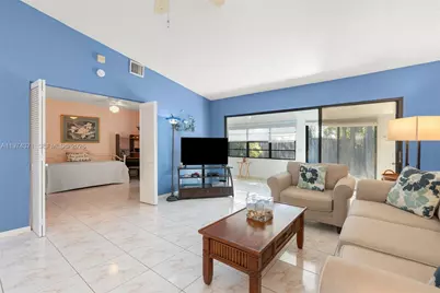 1064 E Lakes Dr, Deerfield Beach, FL 33064 - Photo 14