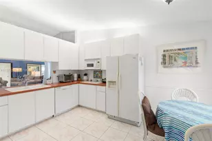 1064 E Lakes Dr, Deerfield Beach, FL 33064 - Photo 2