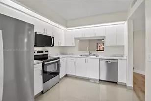 701 SW 142nd Ave, Pembroke Pines, FL 33027 - Photo 10