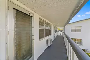 237 Camden J, West Palm Beach, FL 33417 - Photo 2