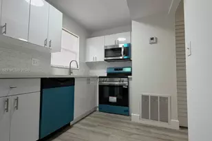 237 Lake Frances Dr, West Palm Beach, FL 33411 - Photo 4