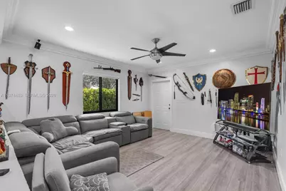 42 W 44th St, Hialeah, FL 33012 - Photo 8