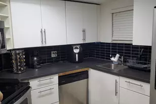 8373 Lake Dr, Doral, FL 33166 - Photo 10