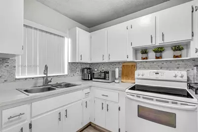 2514 Taylor St #11, Hollywood, FL 33020 - Photo 8