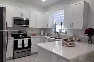 11001 W 33rd Way, Hialeah, FL 33018 - Photo 8