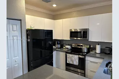 10371 W 33rd Ct, Hialeah, FL 33018 - Photo 6