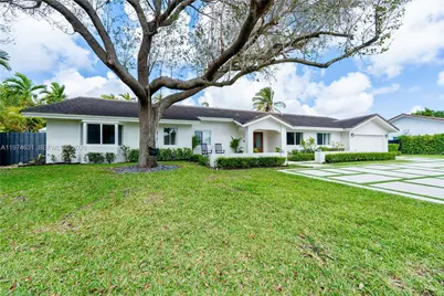 10461 SW 121st St, Miami, FL 33176 - Photo 2