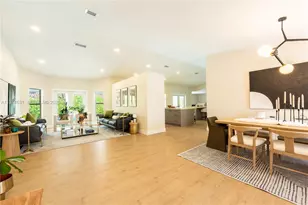 10461 SW 121st St, Miami, FL 33176 - Photo 6