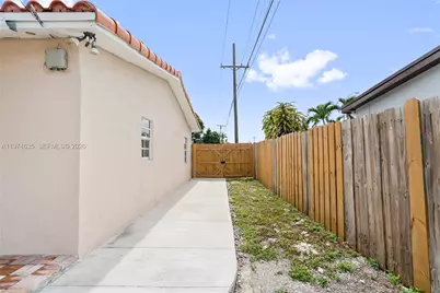 1381 W 63rd St, Hialeah, FL 33012 - Photo 54