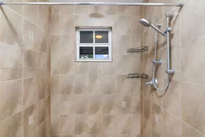 1381 W 63rd St, Hialeah, FL 33012 - Photo 24