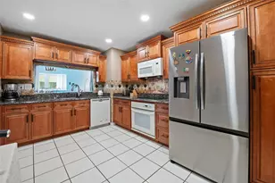6225 NW 190th Terrace, Hialeah, FL 33015 - Photo 10