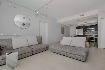 90 SW 3rd St #2002, Miami, FL 33130 - Photo 2