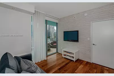 90 SW 3rd St #2002, Miami, FL 33130 - Photo 14