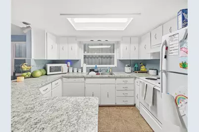 10028 Freestone Ln, Other City - In The State Of Florida, FL 34668 - Photo 10